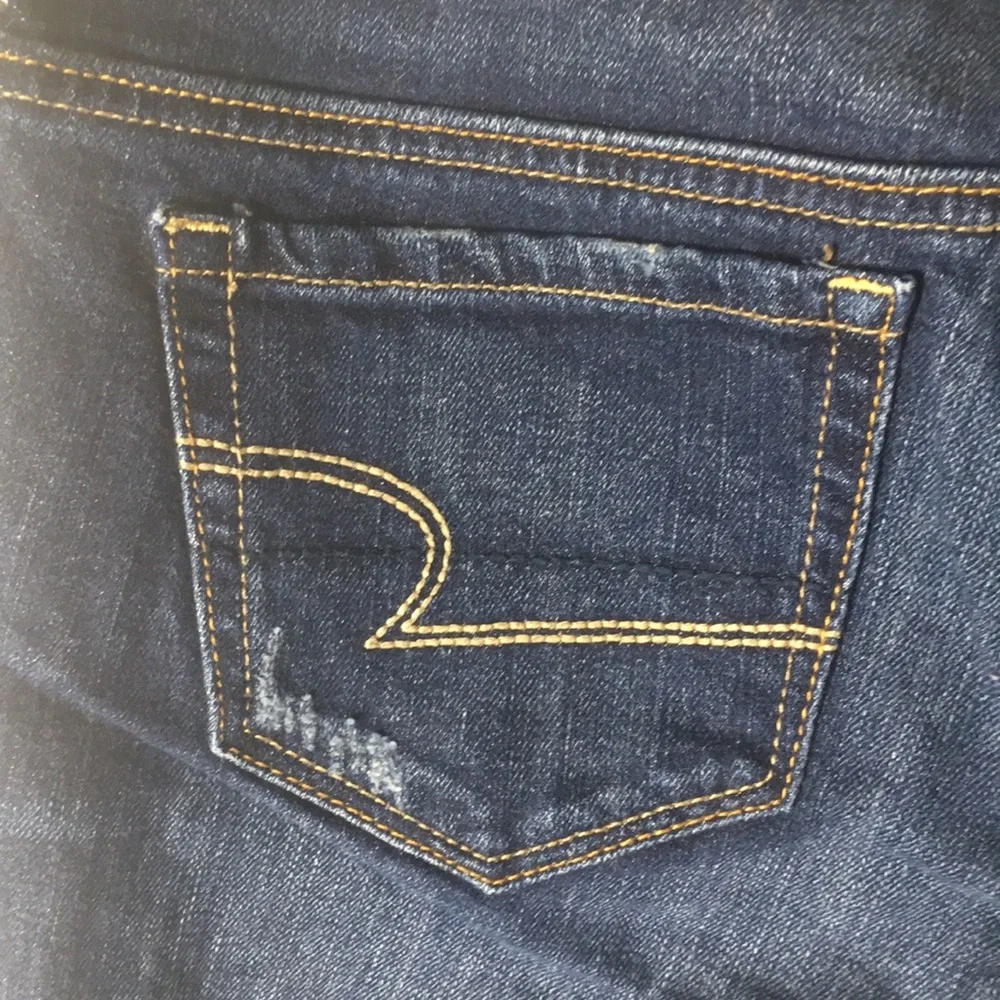 American Eagle Distressed Shorts Size 6 - Picture 5 of 9